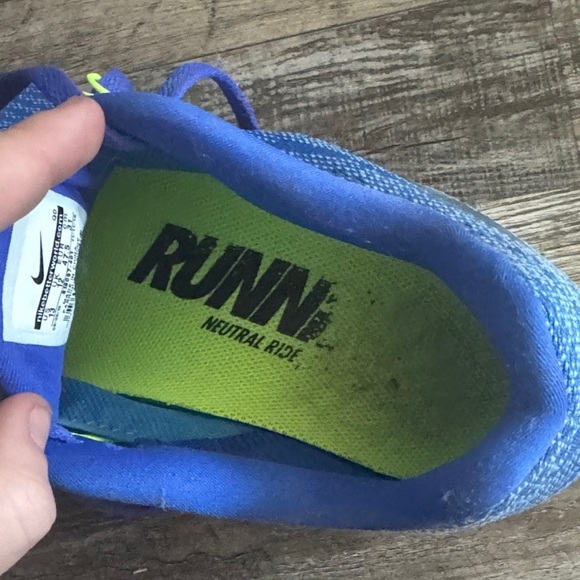 Nike Blue and Green Athletic Shoes main image 6